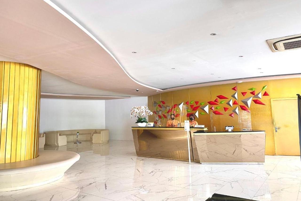 Golden Palace Hotel Batu Merah Extérieur photo