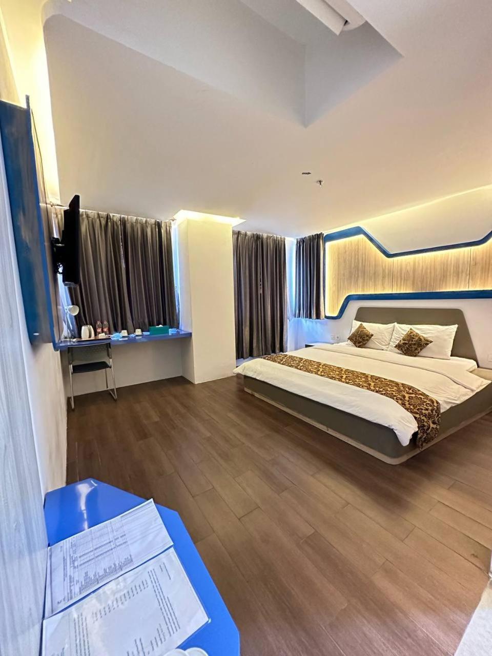 Golden Palace Hotel Batu Merah Extérieur photo